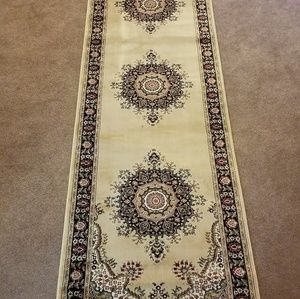 Runner rug
Dimensions: 10'9" x 3'